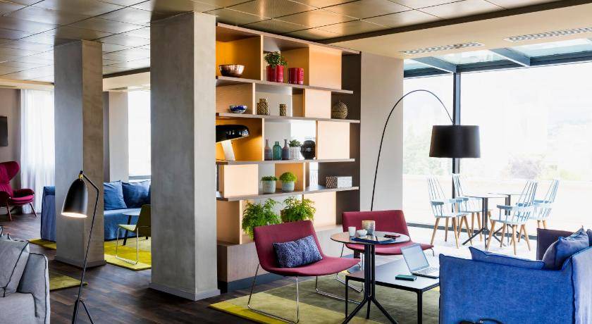Rueil-Malmaison Hotel | 18 m² Hotel ∙ 10 guests