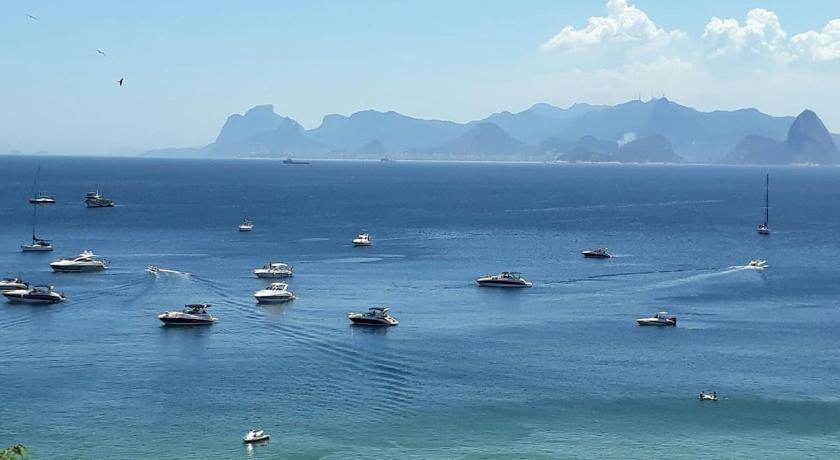 Niteroi House | 190 m² House ∙ 3 bedrooms ∙ 8 guests