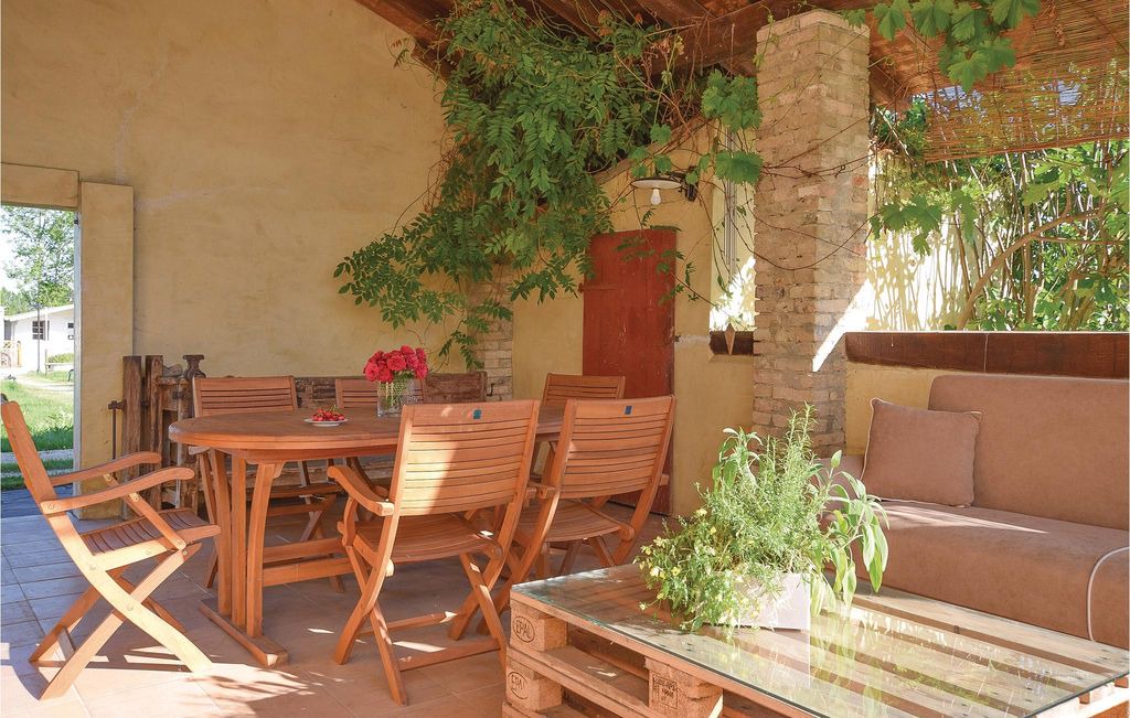 Silea Apartment | 2 bedroom accommodation in Silea TV