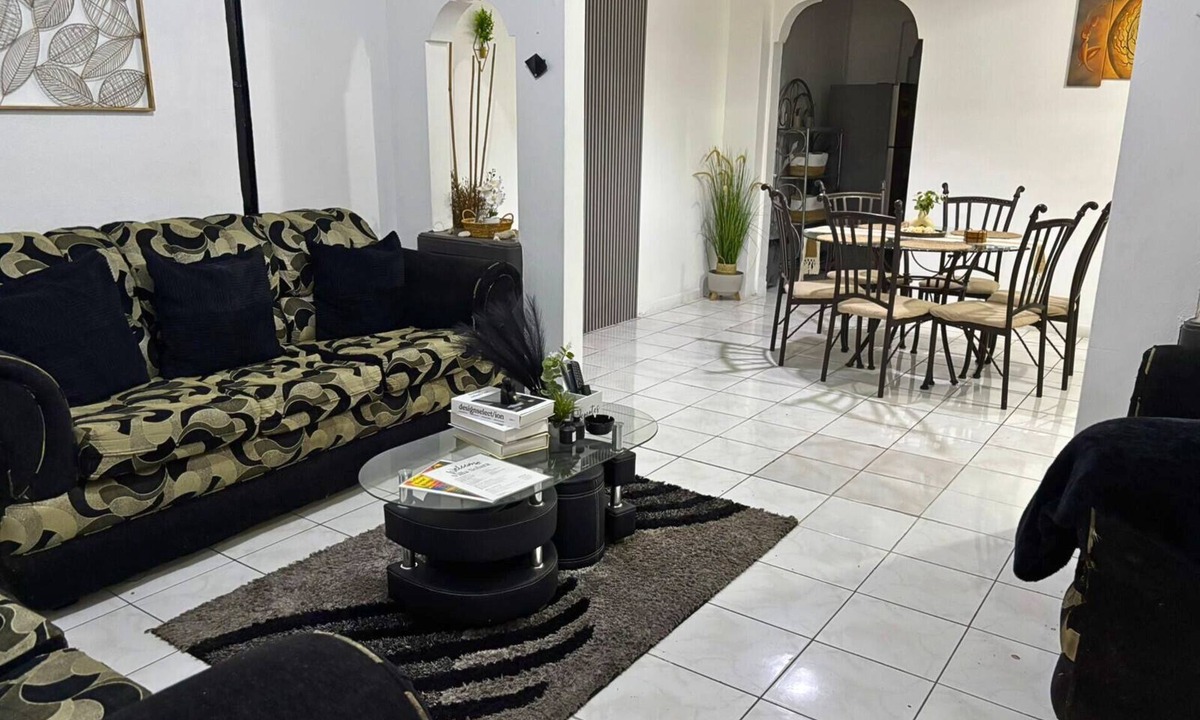Kingston Apartment | 2-bedroom apartment in delightful Kingston with AC, fitness room