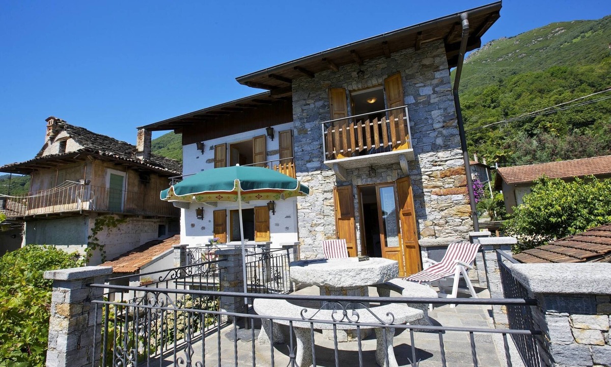 Cannero Riviera House | 3-room rustico with spacious outdoor area in an absolutely quiet & sunny location