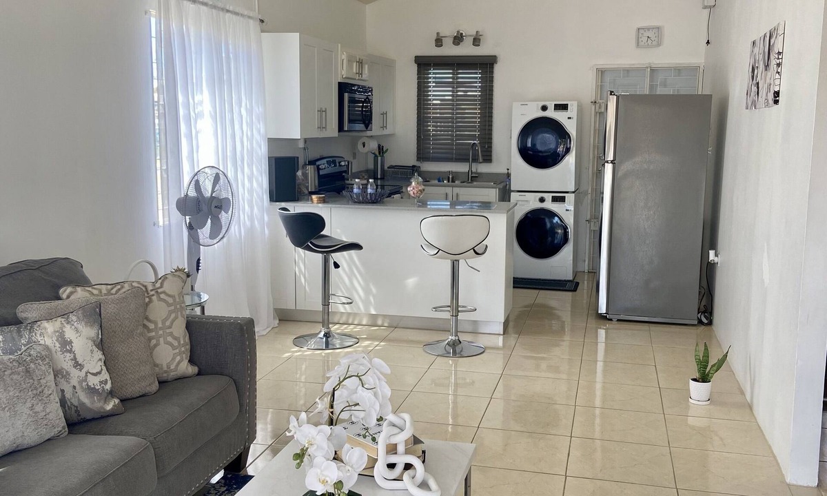 Spring Village House | 30mins away from the airport, 15mins from the famous Hellshire Beach.