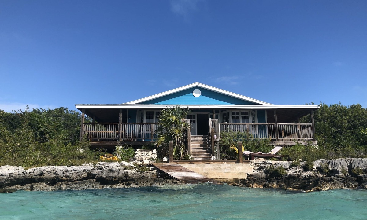 George Town House | 4 Double Beds Water Front On Bone Fish Flats 10 min drive to George Town Exuma
