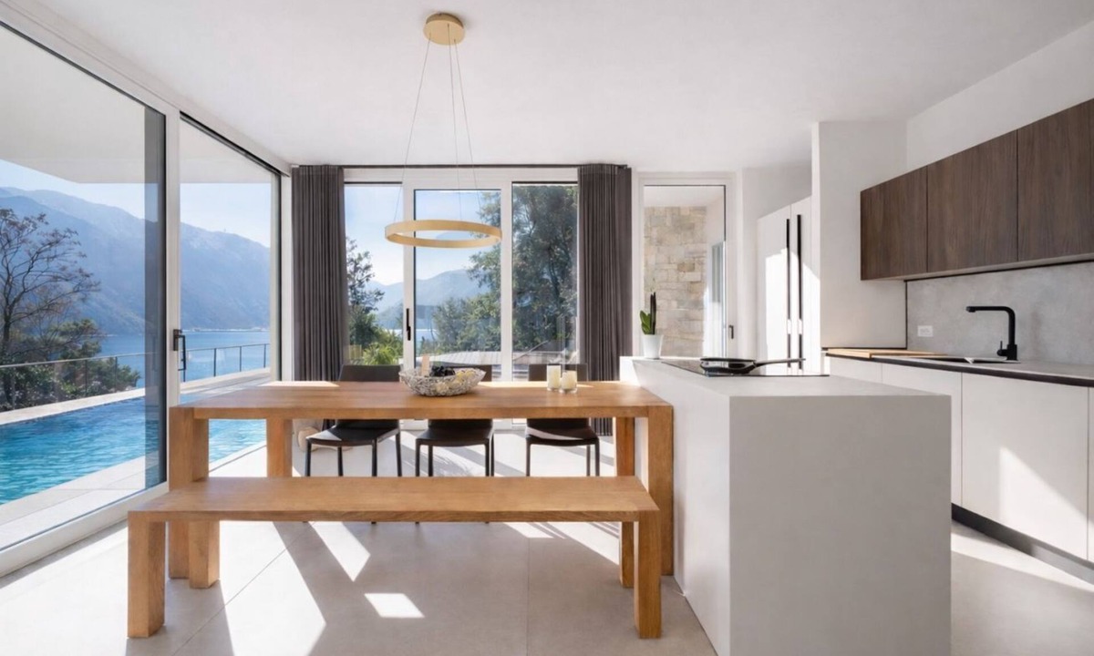 Tremosine Villa | A newly built, high-end villa featuring an infinity pool and stunning views over Lake Garda. Located just a short drive from Limone sul Garda, it offers elegant, bright interiors designed with great attention to detail. A spacious panoramic terrace, mode