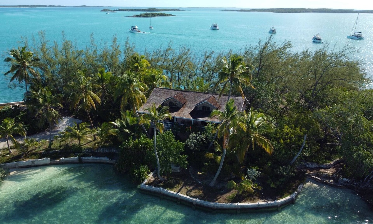 George Town Apartment | A rare combination of central location convenience & private island seclusion