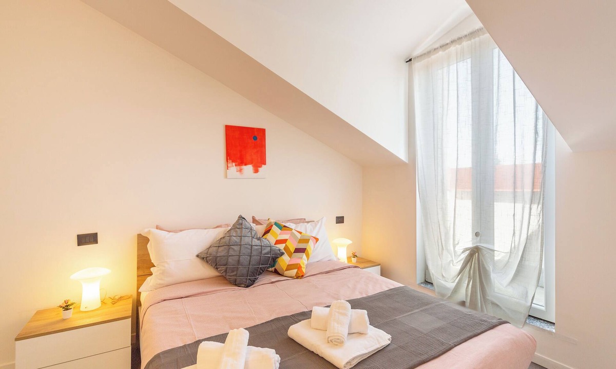 Quarto Cagnino Apartment | A Window into San Siro