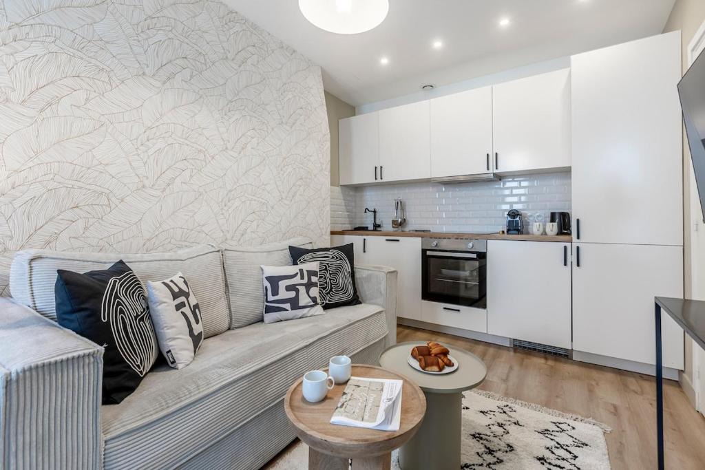 3rd Arrondissement Apartment | A31#Republique # 1BedRoom # Marais # Paris03 # AC
