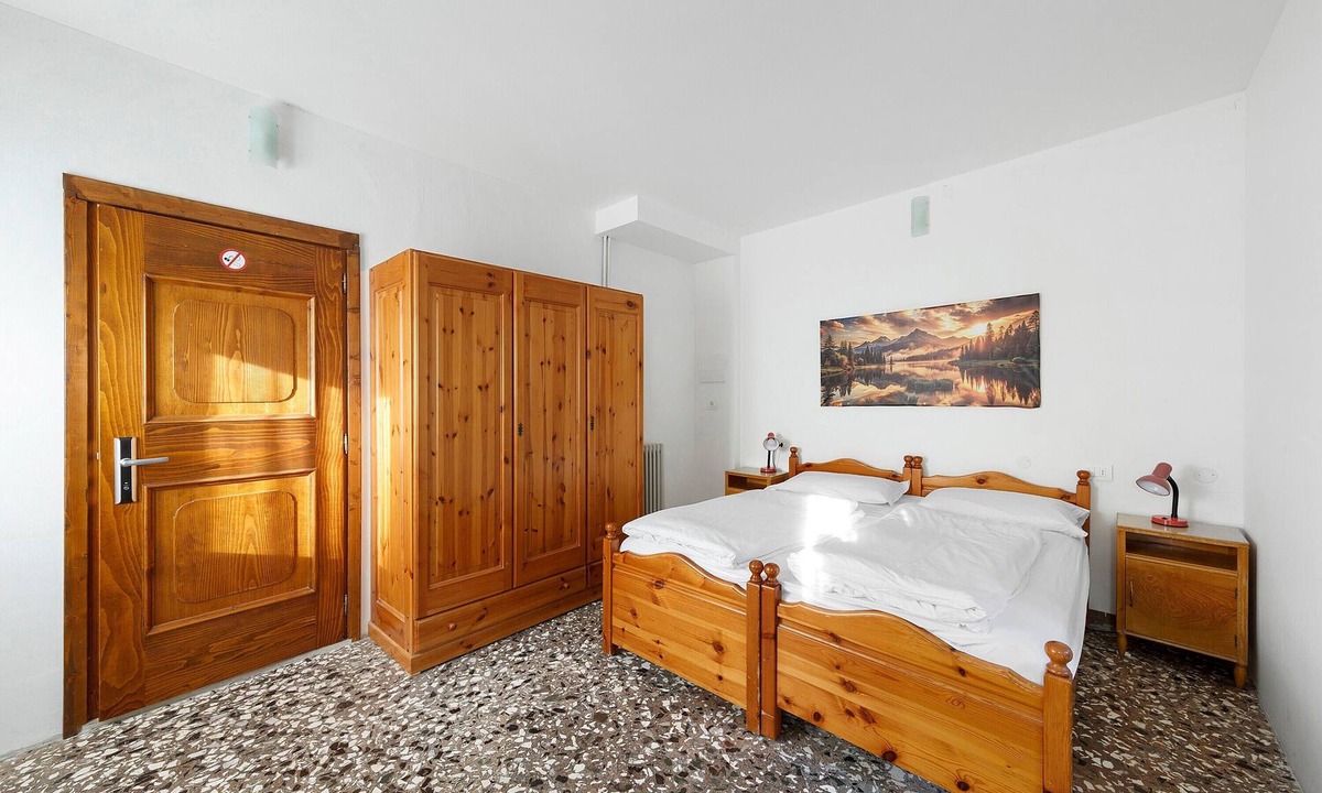 Lorenzago di Cadore Apartment | Albergo Trieste – Room '7' with Wi-Fi in Lorenzago di Cadore