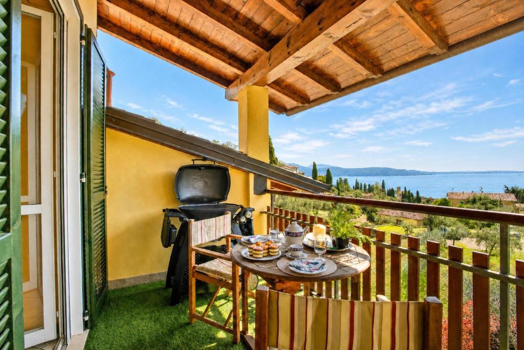 Gardone Riviera Apartment | Alice Suite Terrace, lake view & Park - Happy Rentals