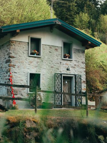 Piazzatorre Cabin | ALLA STALLA Suite & Chalet