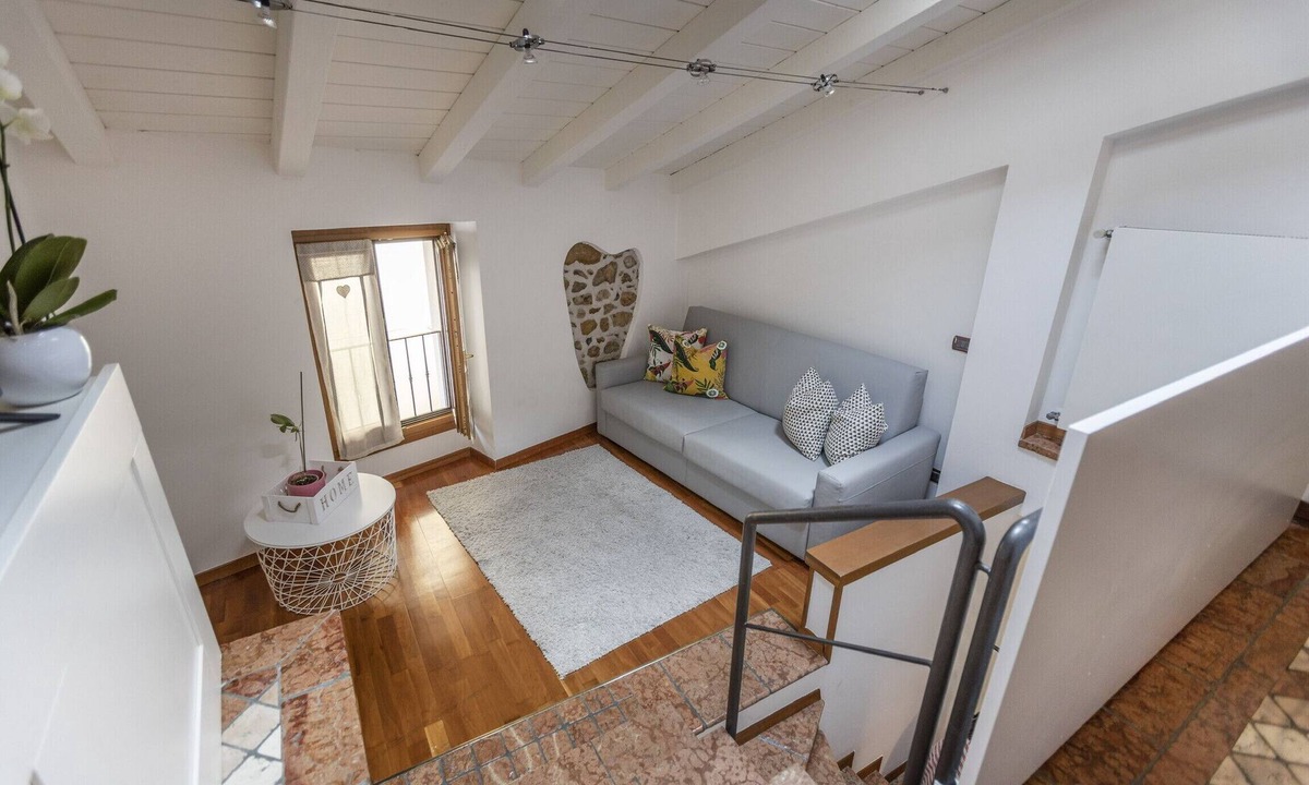 Malcesine Apartment | Alley 15, apartment in the historic center of Malcesine.