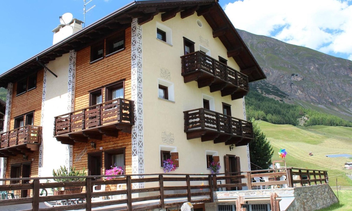 Livigno Cabin | Apartment 4 with Lake View, Shared Terrace and Wi-Fi