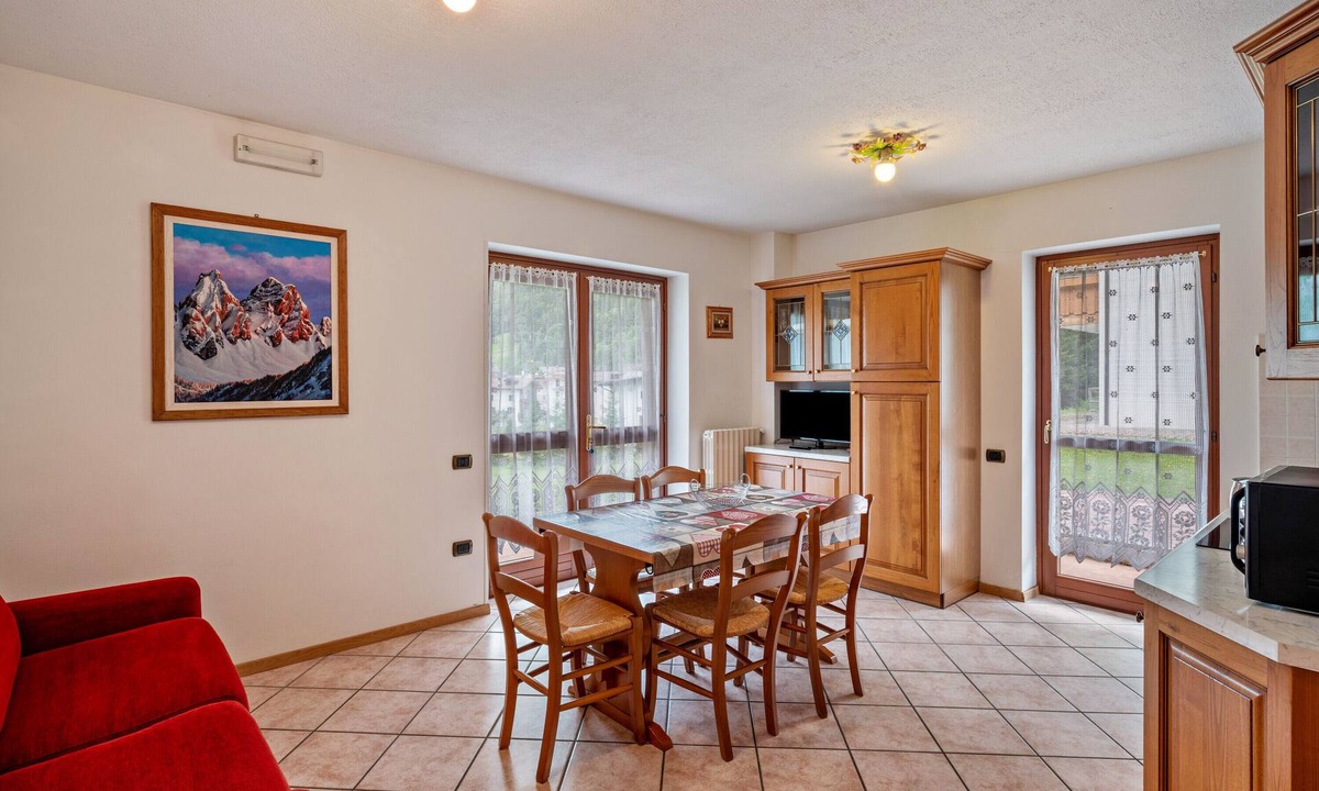 Rocca Pietore Apartment | Apartment 'Appartamento Bilocale 3' with Mountain View, Shared Garden and Wi-Fi