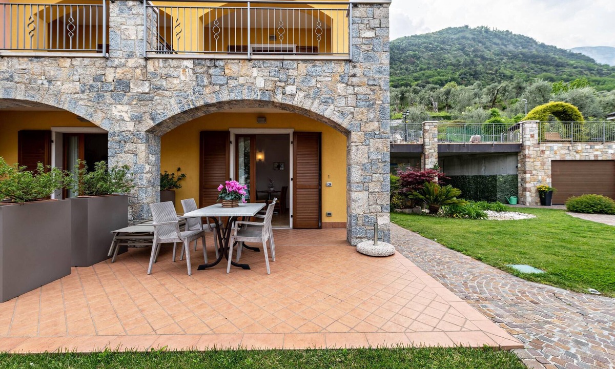Malcesine Apartment | Apartment 'Bilocale La Perla 3' with Lake View, Garden & Wi-Fi