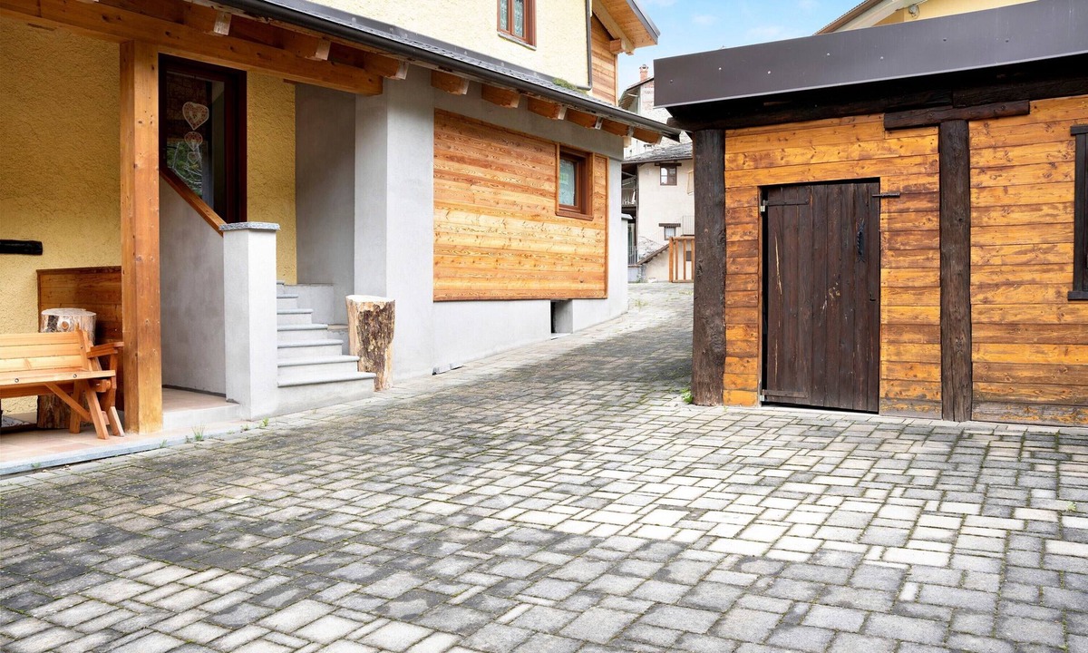 Acceglio Apartment | Apartment 'Chalet Provenzale Trilocale' with Mountain View, Shared Garden and Wi-Fi