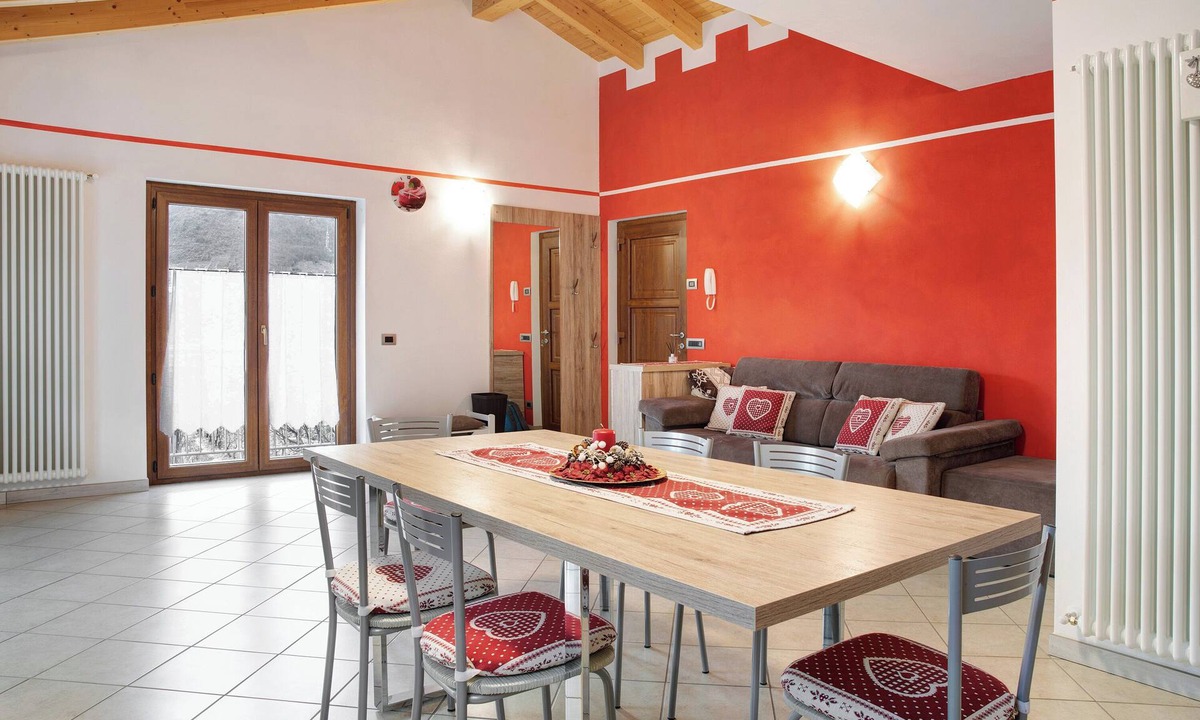 Madonna di Tirano Apartment | Apartment 'Fauna - Pisolo Selvaggio' with Mountain View, Shared Garden and Wi-Fi
