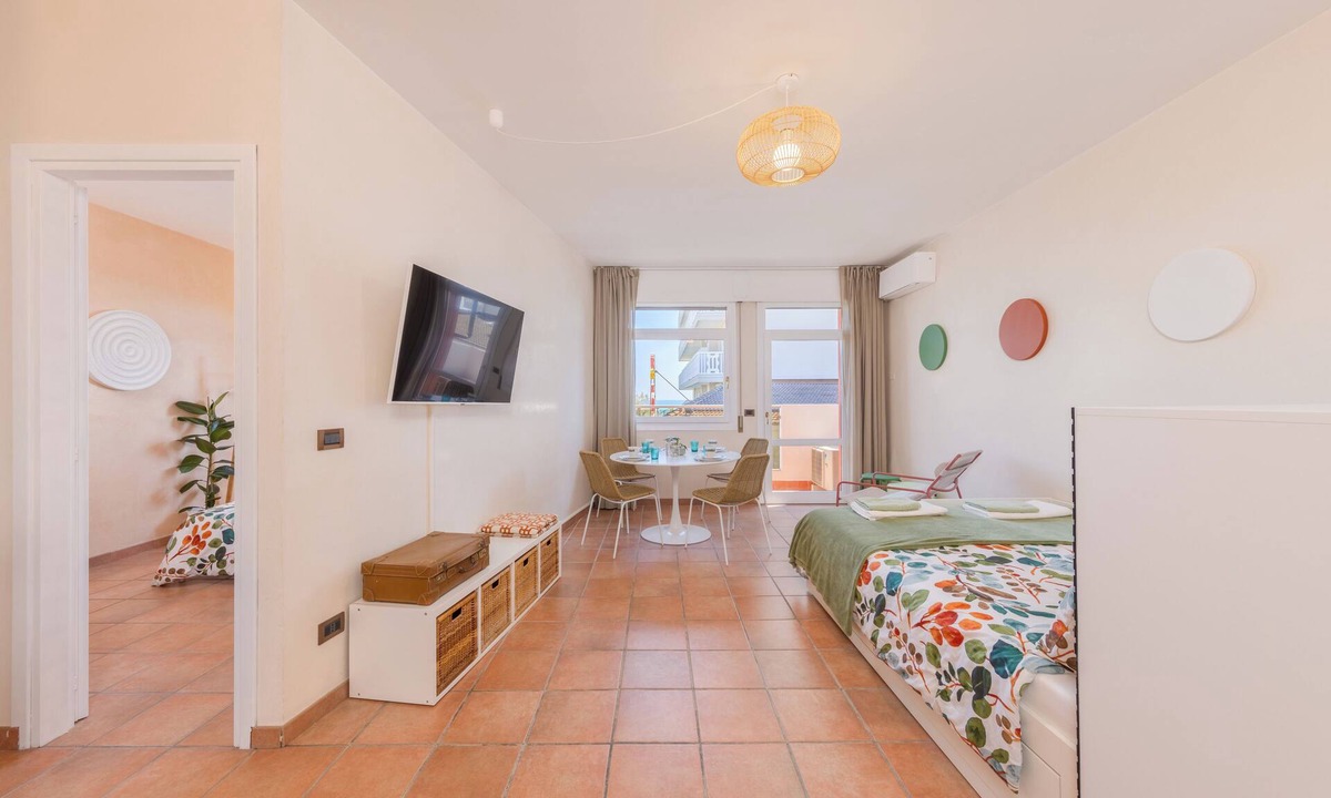 Old Town Apartment | Apartment for 4 People, 1 Minute from the Beach and Close to the City Center