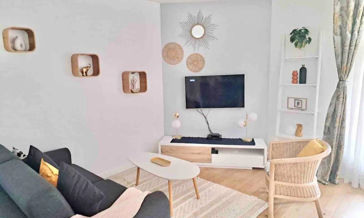 Le Plessis-Robinson Apartment | Apartment Orly Versailles Street parking Robinson