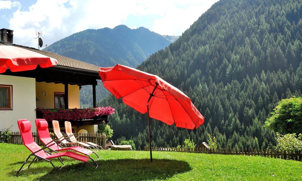 Racines Apartment | Apartment "Heiserhof - Apfel" with Mountain View, Terrace & Wi-Fi