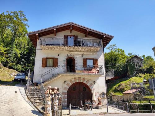 Albonico Apartment | Apartment Il Castello-1 by Interhome