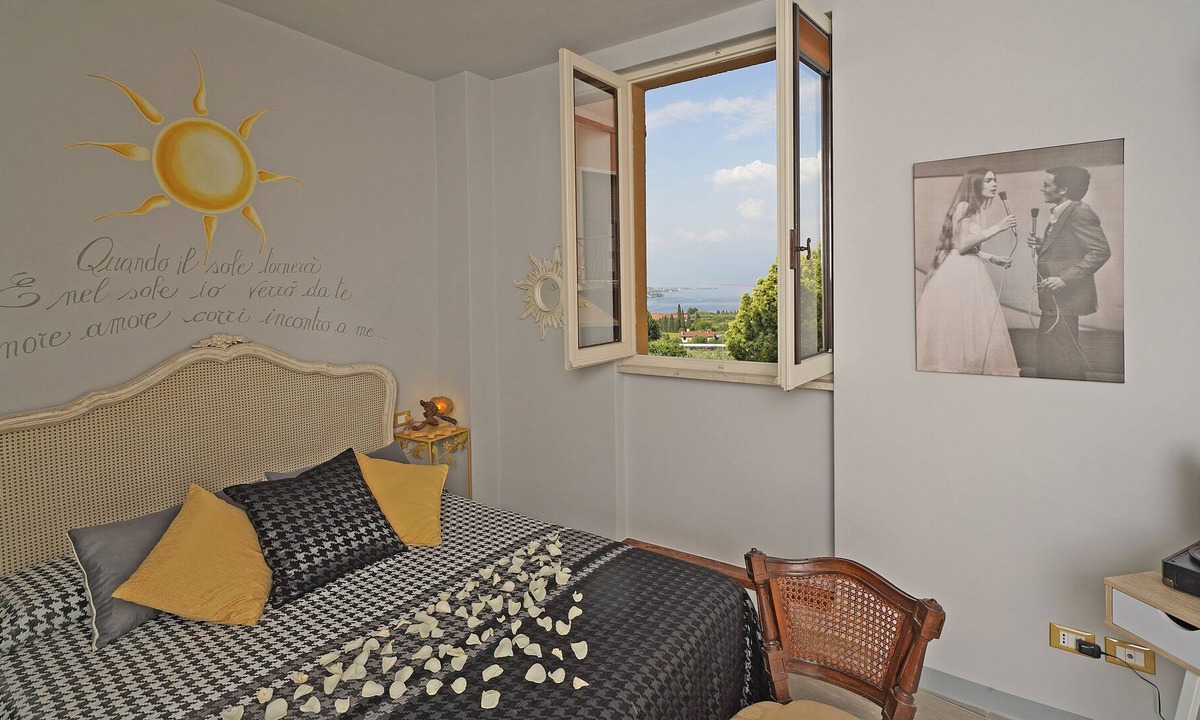 Cunettone-villa Apartment | Apartment in an ancient village overlooking the Gulf of Salò BS
