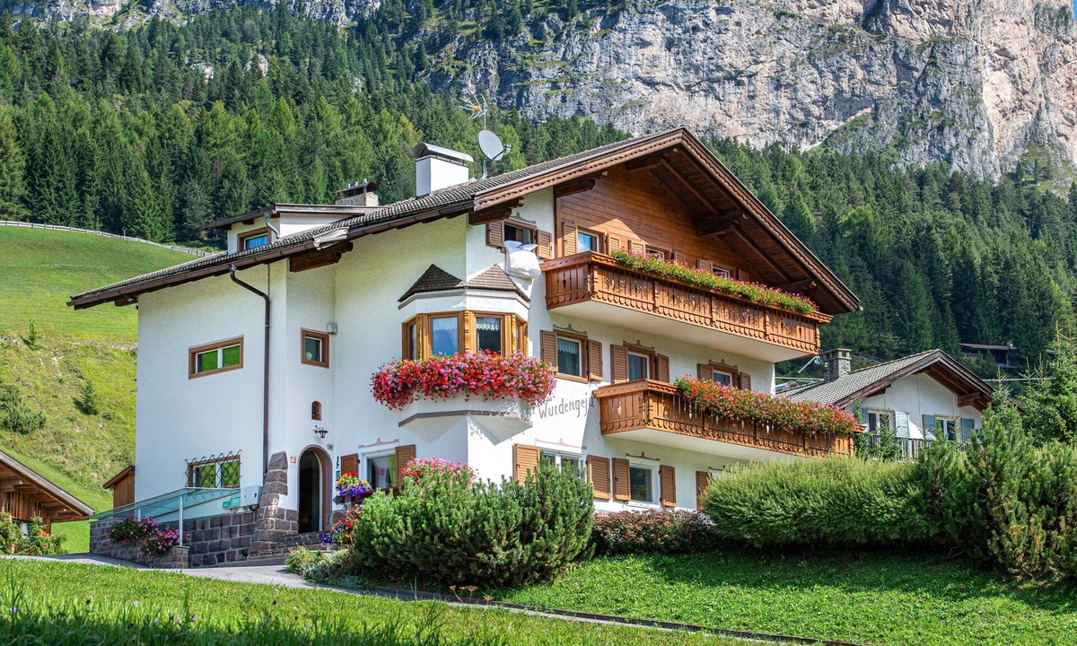 Daunei Apartment | Apartment "Justine Wurdengeja" Near the Slopes with Mountain Views