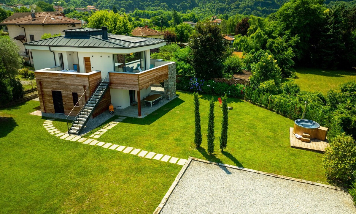 Colico Piano Apartment | Apartment 'La Villa del Lago in Terrazzo' with Sea View, Wi-Fi and Air Conditioning