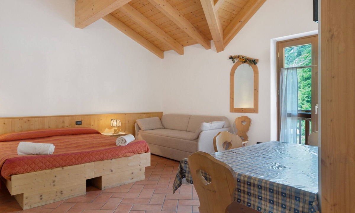 Caldes Apartment | Apartment 'Melina' with Mountain View, Shared Garden and Wi-Fi