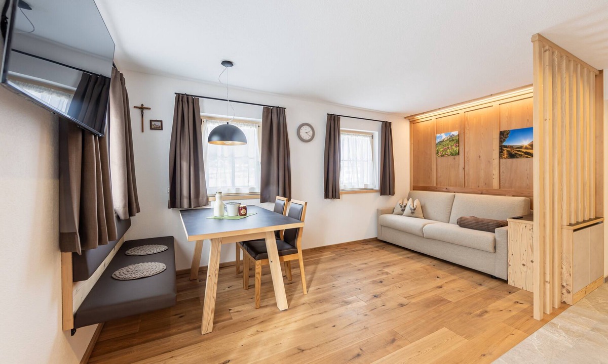 Prateria Apartment | Apartment 'Obermarhof Apt Almrose' with Mountain View, Shared Garden and Wi-Fi