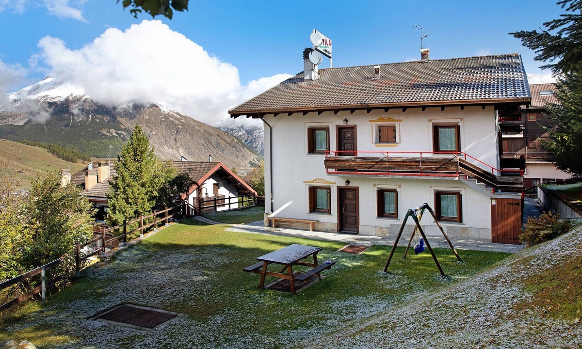 Teola Apartment | Apartment Residence Attila Panorama with Mountain View, Balcony & Wi-Fi