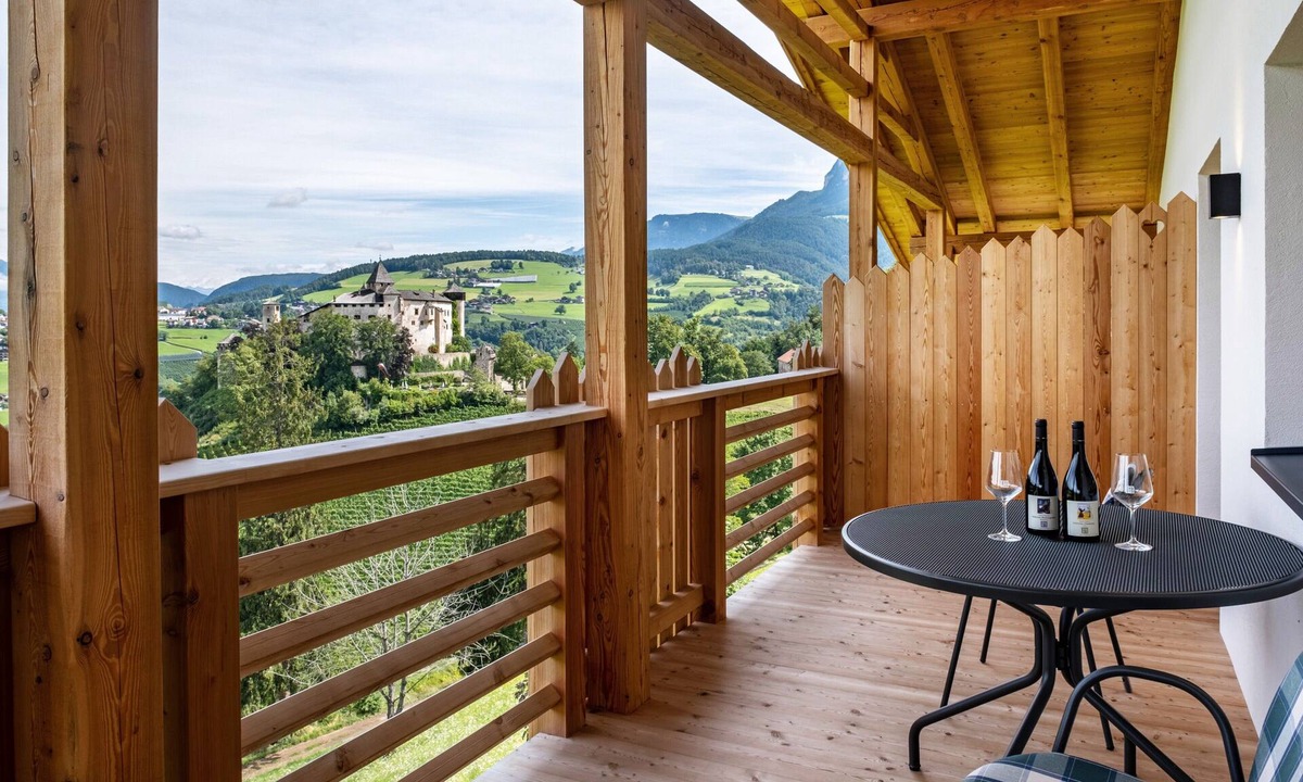 Fie allo Sciliar Apartment | Apartment "Schlosshof Hänsel und Gretel" with Mountain View, Balconies & Wi-Fi