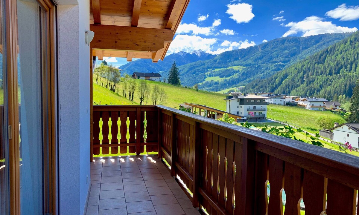 Mareta Apartment | Apartment 'Sunny' with Mountain View, Shared Pool and Wi-Fi