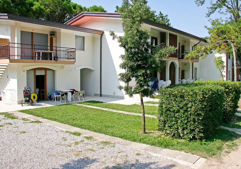 Bibione Lido del Sole Apartment | Apartment Villaggio Delfino-2 by Interhome