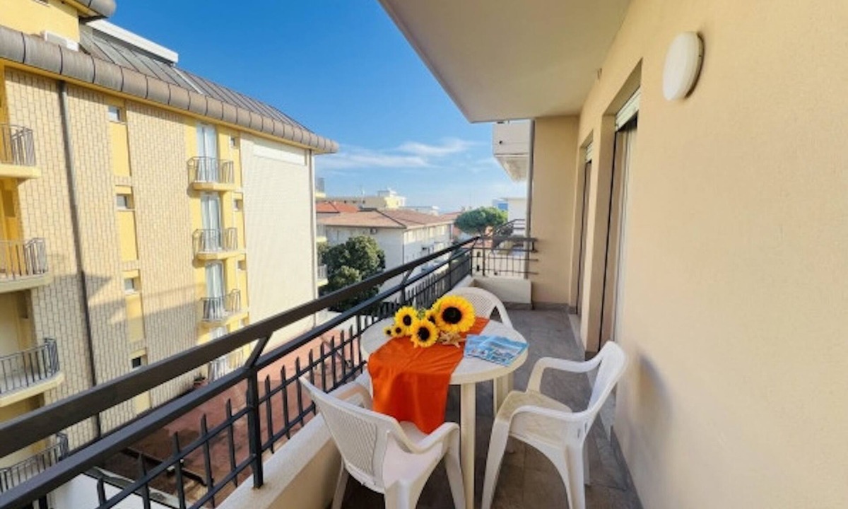 Bibione Apartment | Apartment with balcony 100m from the sea