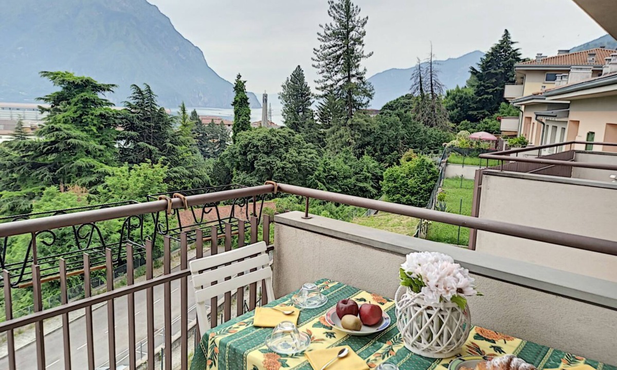 Lovere Apartment | Apartment with balcony overlooking the lake