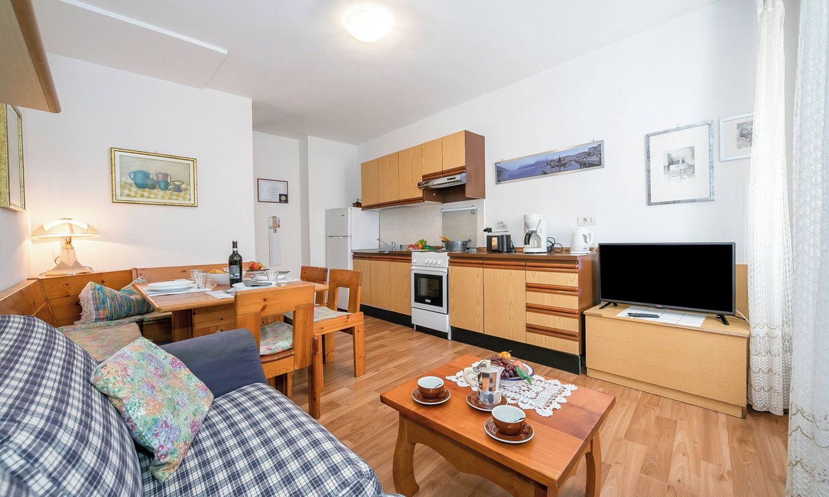 Torbole sul Garda Apartment | Appartamento Miorelli 2 - Flat for 4, Torbole sul Garda, Italy
