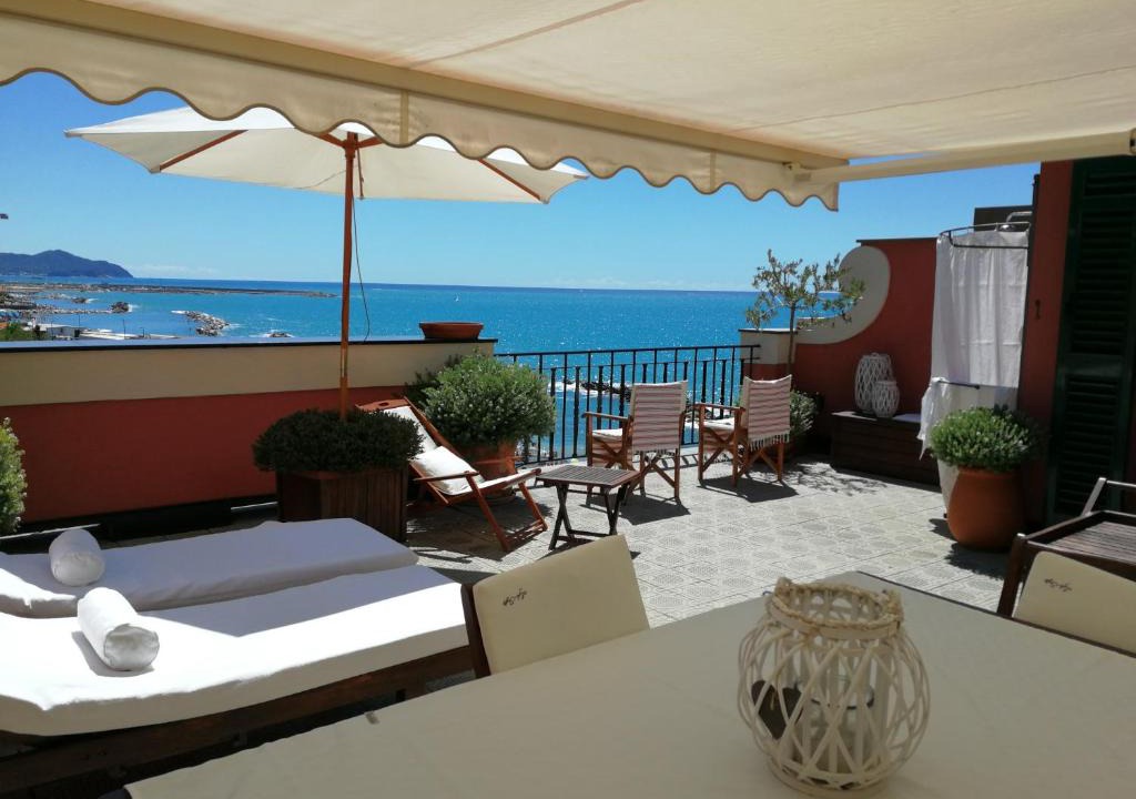 Chiavari Apartment | Attico in Villa