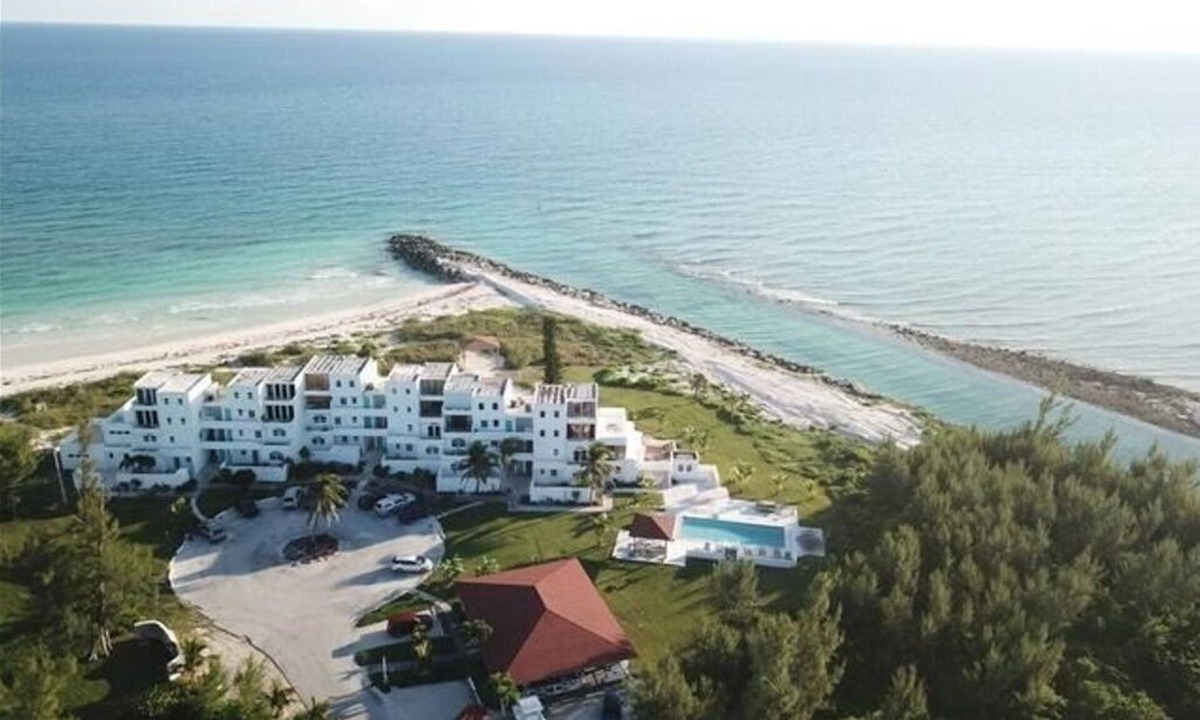 Bahamas Terrace Condo | Bahamian Beachfront Paradise, directly on the beach!