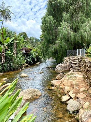 Fazenda Inglesa House | Bangalo a beira do rio em plena natureza