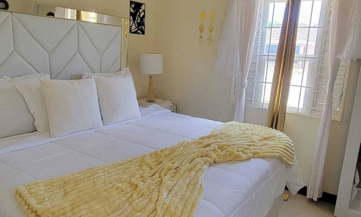 Spring Village House | Barefoot Bliss Short Term Rental with Pool Old Harbour,Colbeck Manor Gated .