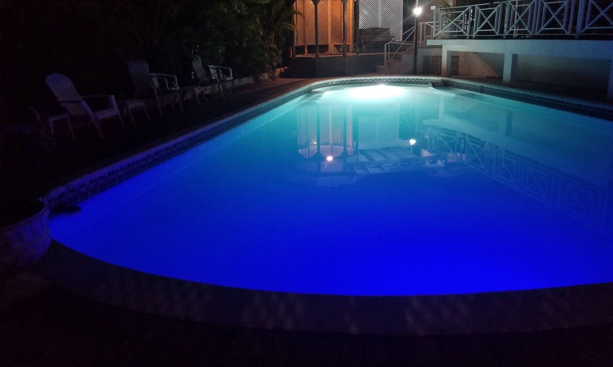 Eastwood Park Apartment | Beautiful 1 bedroom suite
