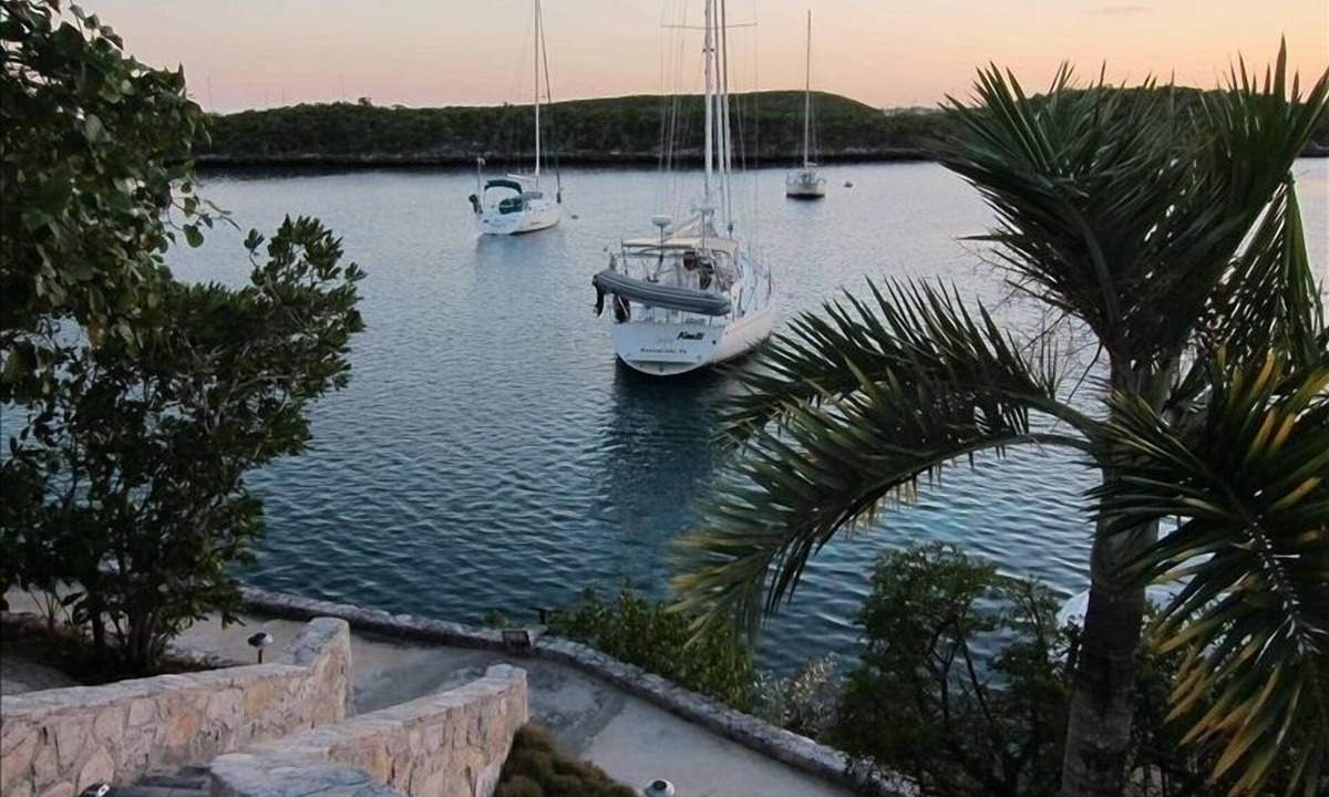 Stocking Island Cottage | Beautiful Beach Eco-Cottage on Stocking Island