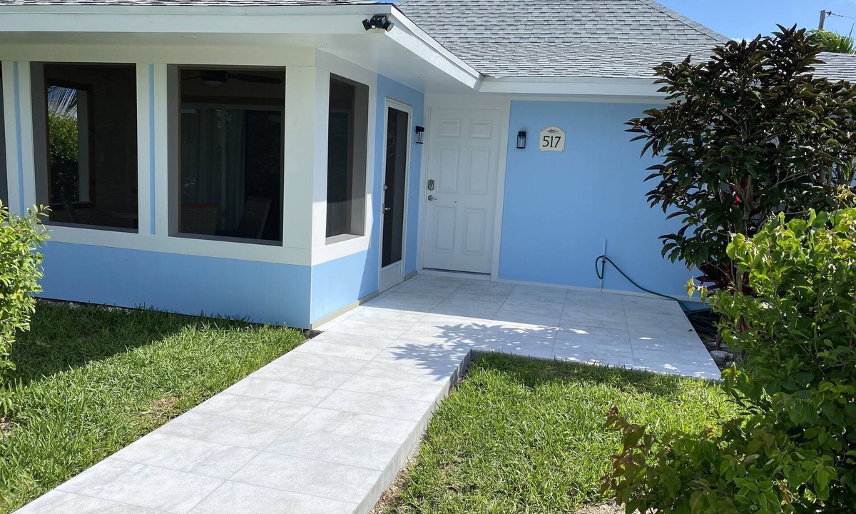 Treasure Cay Villa | Beautiful Beach Villa with a Screened in Porch 2BR - 2 BA - October Special!