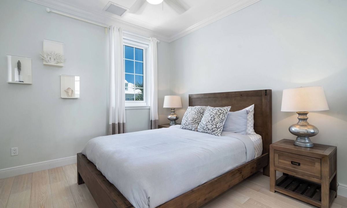 Nassau House | Beautiful Beachfront 4-bedroom Townhome