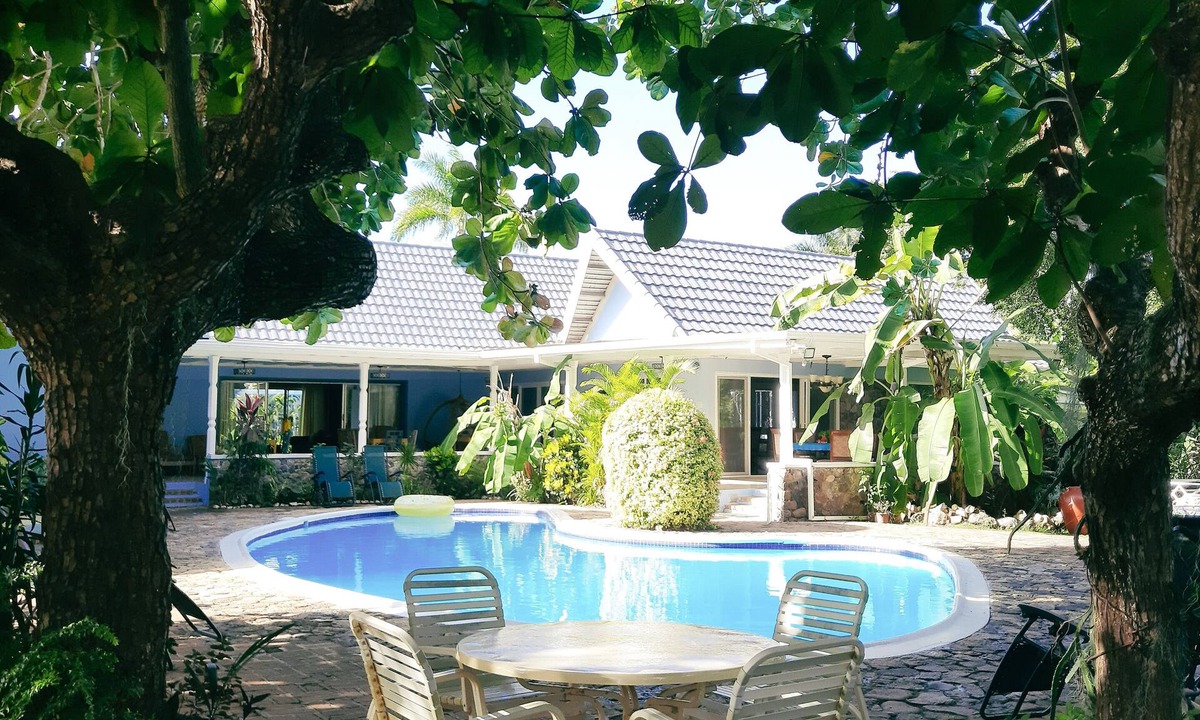 Runaway Bay Villa | Beautiful garden villa. Family friendly. Just a short walk to a private beach.