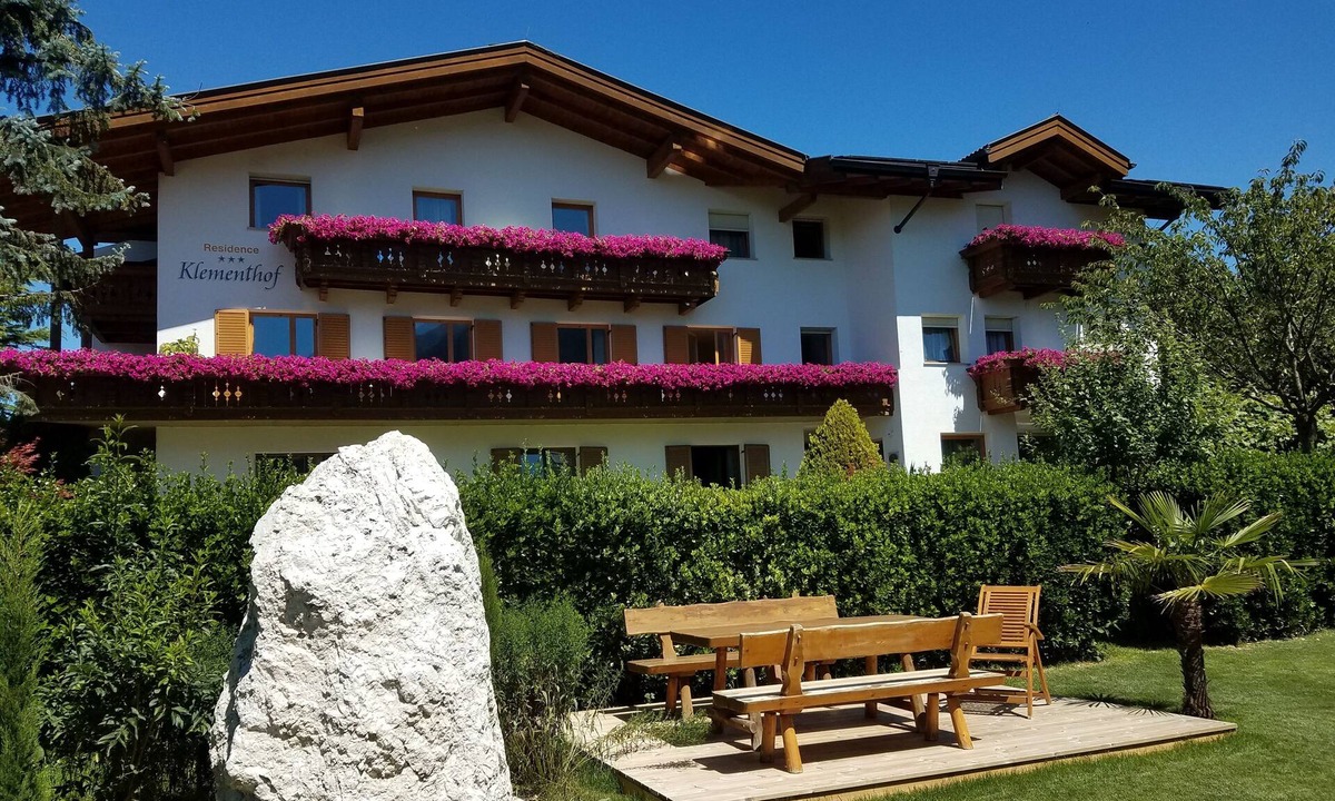 Naz Bed & Breakfast | Beautiful Residence Klementhof with garden and a seasonal outdoor pool