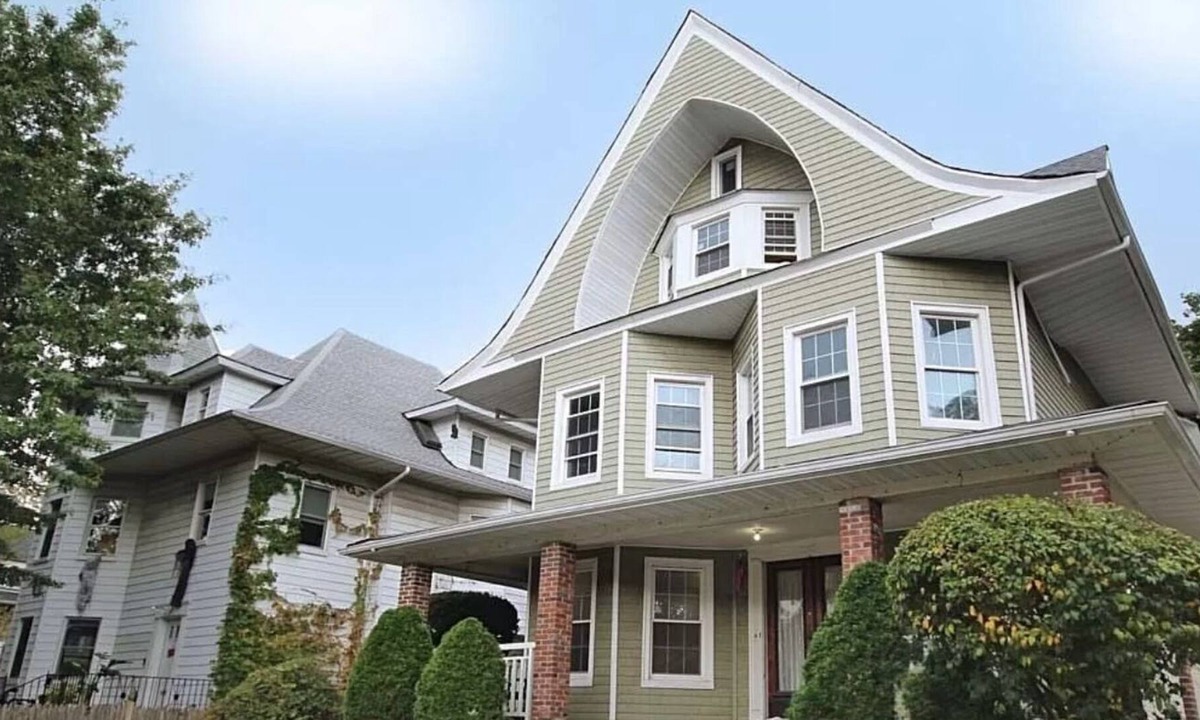 Ditmas Park Villa | Beautiful Victorian House NYC!! entire first floor
