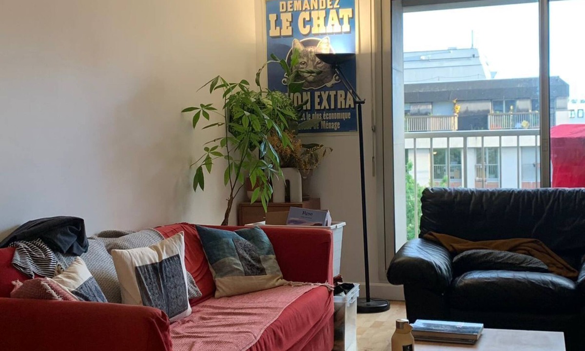 10th Arrondissement Apartment | Bedroom in large apartment