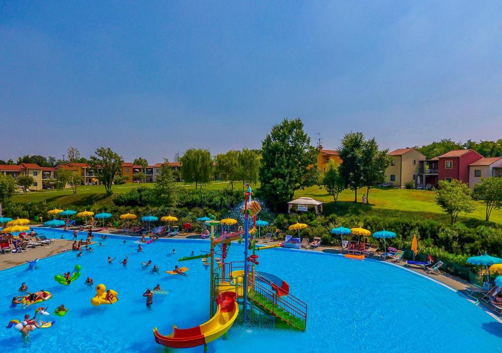 Belvedere Village Peschiera Del Garda Persons | Cavalcaselle