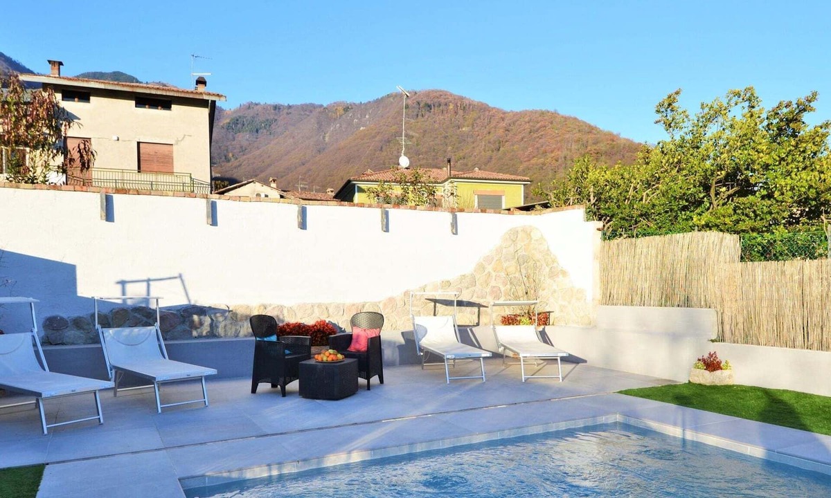 Miane Apartment | Belvilla by OYO Ginetta 2